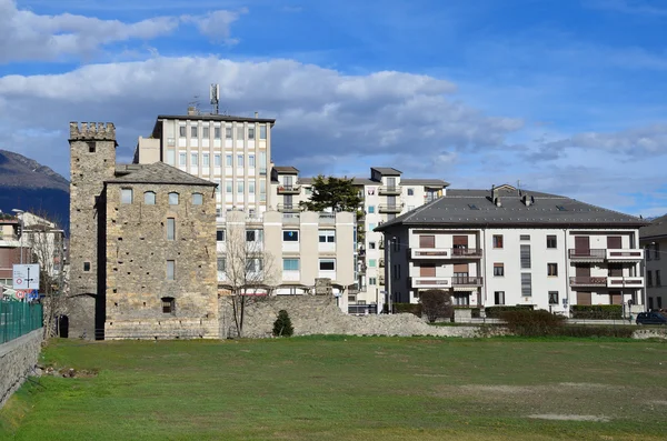 Italien, aosta, der turm von lebbroso in der antiken stadt, 12 jahrhundert. — Stockfoto