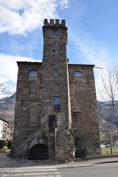 Itália, Aosta, a torre de Lebbroso na cidade antiga, século 12 . — Fotografia de Stock