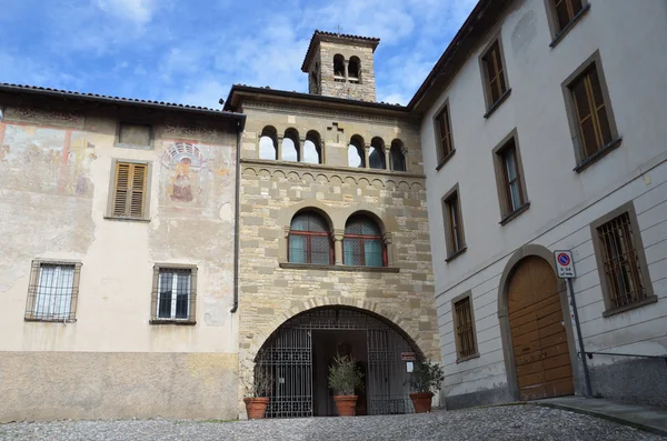 Italy, Bergamo, the church of Snt.Michele Pozzo Bianco, cappella Madonna. — Stock Photo, Image