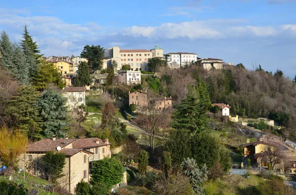 Италия, панорама Бергамо . — стоковое фото