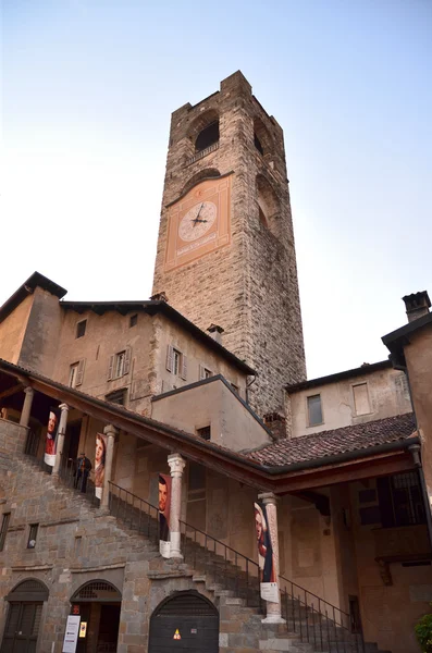 Italien, bergamo, kampanone torn. 13-talet. — Stockfoto