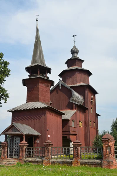 La iglesia de Ioan Bogoslov en Ishnya en Rostov. Anillo de oro de Rusia . — Foto de Stock