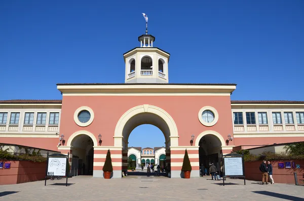 İtalya, Milano, serravalle outlet.