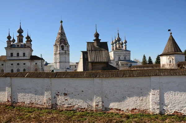 ユーリエフ ・ ポリスキーで mihailovo arhangelsky 修道院。ロシアの金の指輪. — ストック写真