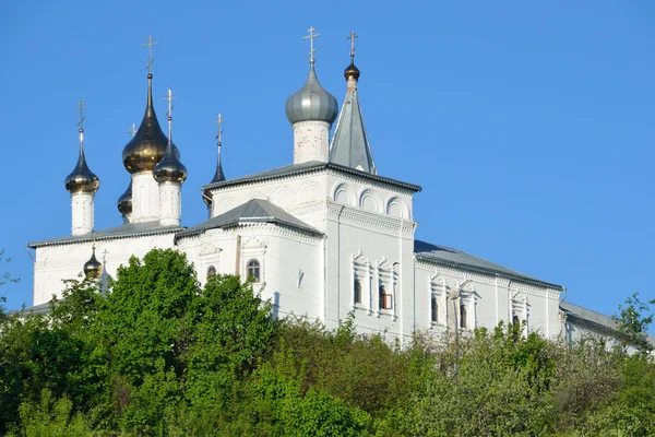 Svyato-troitsky nikolsky (heliga treenigheten nicholas) klostret på pudjalova berg i staden gorokhovets. Golden ring av Ryssland. — Stockfoto