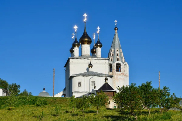 Mosteiro Svyato-Troitsky Nikolsky (Santíssima Trindade Nicolau) na Montanha Pudjalova, na cidade de Gorokhovets. Anel de ouro da Rússia . Imagem De Stock
