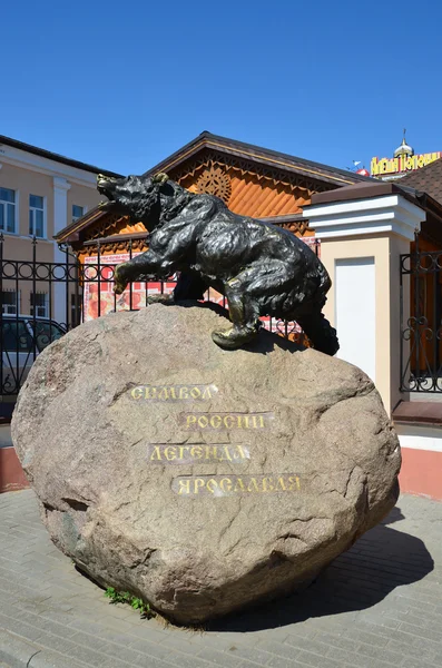 De beer is het symbool van Jaroslavl. gouden ring van Rusland. — Stockfoto