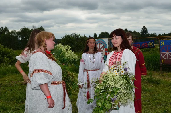 Férias de Ivan Kupala, mulheres de comunidades eslavas — Fotografia de Stock