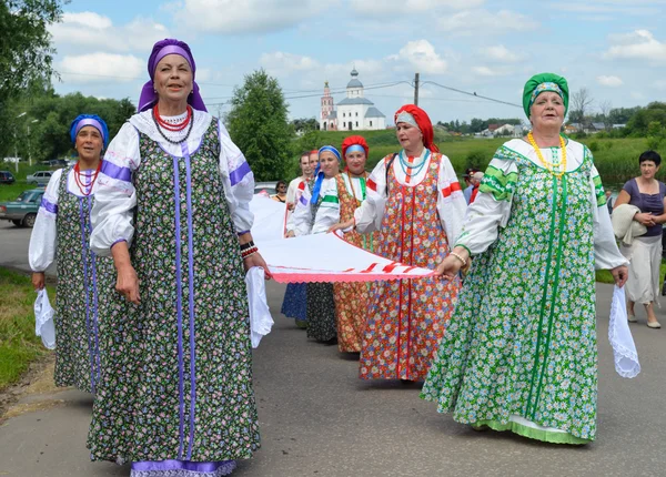 Rosja, uroczystość Trójcy Świętej w suzdal. — Zdjęcie stockowe