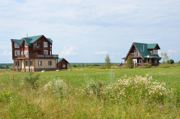 Готель "SPA комплекс""та Відгуки котеджу в парку відпочинку"veslevo"в Переславль Залєський, Ярославській області — стокове фото