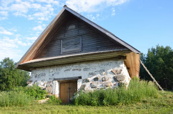 Russie, Solovki, grange du 19ème siècle à Isaakievsky skete — Photo