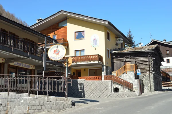 意大利 valtournenche 滑雪度假村 — 图库照片