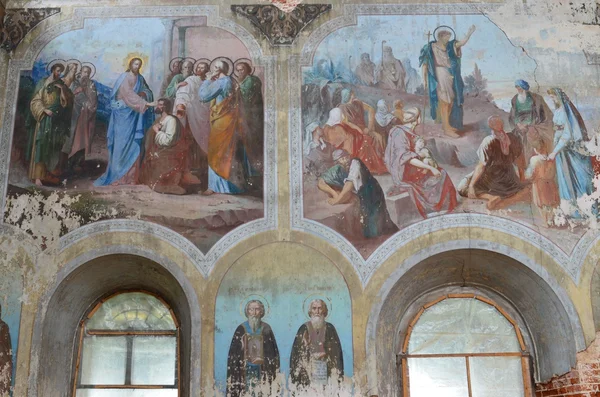 Los frescos sobrevivientes en la Natividad Catedral de Navidad del monasterio de Svyato-Lukianov cerca de Aleksandrov en la región de Vladimir . — Foto de Stock