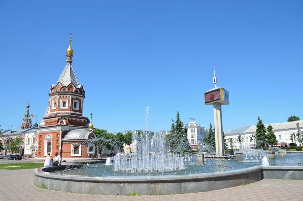 Çeşme yaroslavl alexander nevsky şapelde önünde — Stok fotoğraf