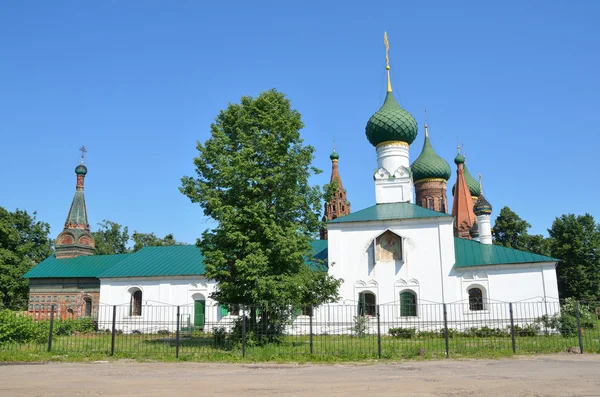 Jaroslawl, die Kirche der Gottesmutter aus dem 17. Jahrhundert — Stockfoto