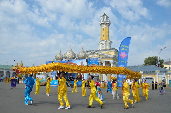 Kostroma, een stad dag, susaninskaya plein. — Stockfoto