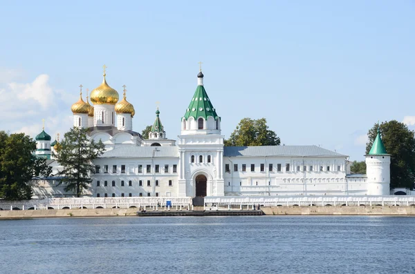 Ipatievsky kloster i kostroma, gyllene ring av Ryssland. — Stockfoto