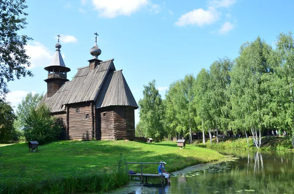 Le Musée de l'architecture en bois "Kostroma's sloboda", l'église du Sauveur du village Fominskoe, 18ème siècle — Photo