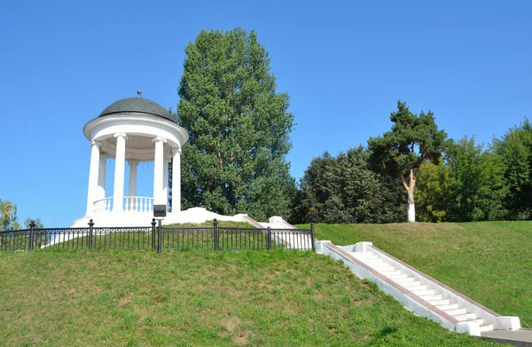 Russia, Kostroma, Nikolai Ostrovsky gazebo sulla collina — Foto Stock