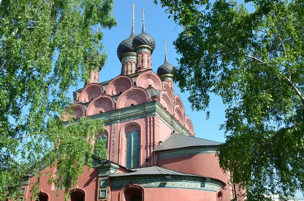 Epiphany kerk in Jaroslavl, 17 eeuw, de gouden ring van Rusland — Stockfoto