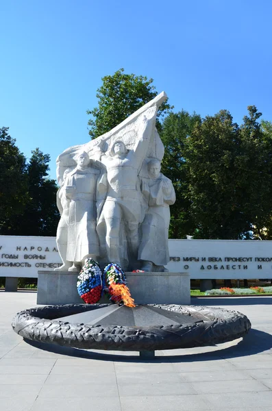 Un memorial a los caídos en la gran guerra patriótica en Ryazan, la llama eterna . — Foto de Stock