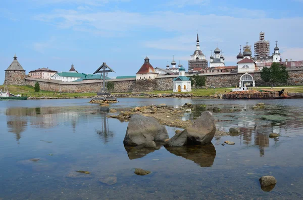 Monasterio Solovetsky por el puerto de la prosperidad — Foto de Stock