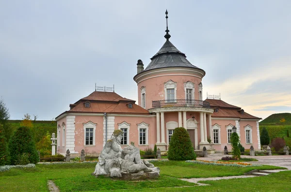 Schloss in Solotschiw, Chinesischer Palast, Region Lwiw, Ukraine. — Stockfoto