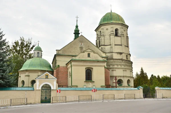 Kirche der lebenspendenden Dreifaltigkeit in Olesko, Region Lwiw. — Stockfoto