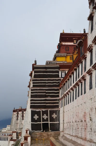 Tibet, the Potala Palace in Lhasa, the residence of the Dalai Lamas — Stock Photo, Image