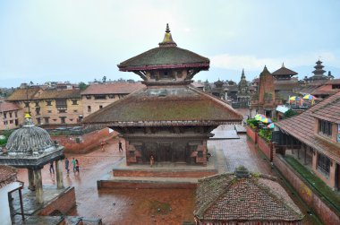 Nepal sahne: Antik durbar yürüyen turist square bhaktapur