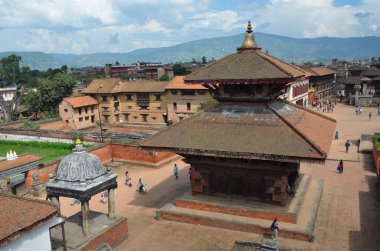 Nepal sahne: Antik durbar yürüyen turist square bhaktapur