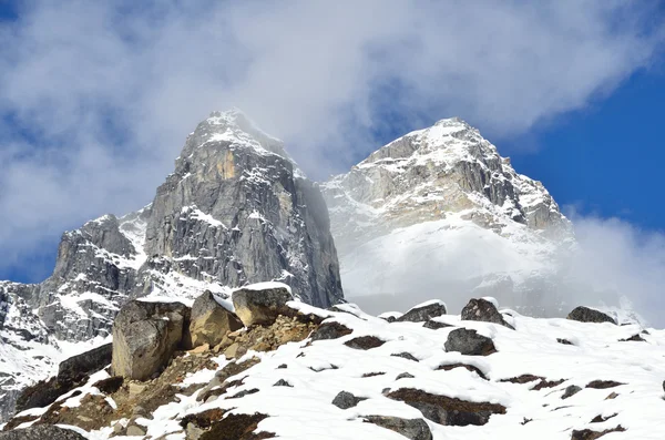 ネパール、ヒマラヤ山脈、海抜 4500 メートルの標高の山の風景 — ストック写真