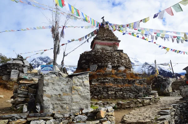 Nepal, starożytnych buddyjska stupa w Himalajach — Zdjęcie stockowe