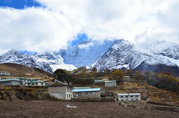 Nepal, pueblo Phortse Tenga en el Himalaya — Foto de Stock