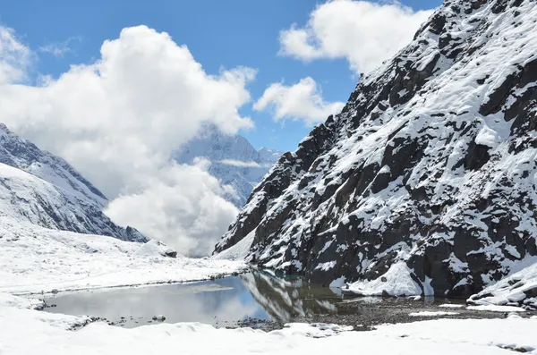Nepal, el Himalaya, el lago Gokyo — Foto de Stock