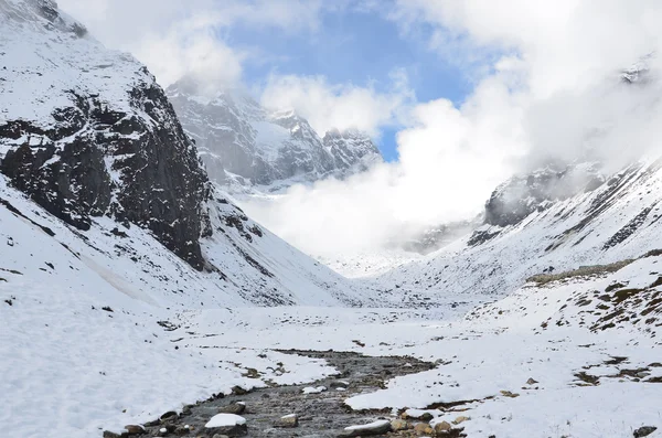 ネパール、ヒマラヤ山脈、海抜 4500 メートルの標高の山の風景 — ストック写真