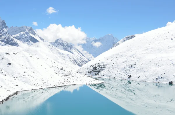 Непал, Гималаи, озеро Гокио — стоковое фото