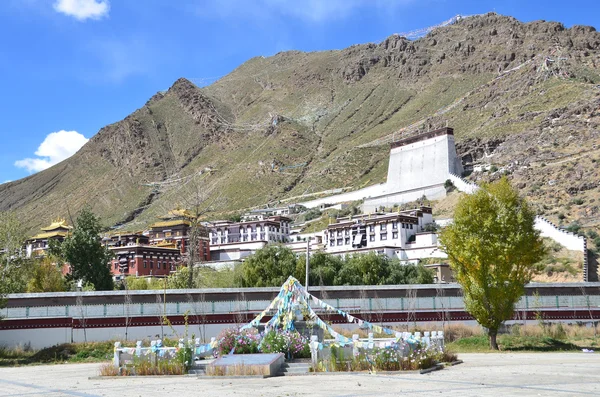 Tibet, gyandze, buddhistiska kloster av 15-talet pelkor chode — Stockfoto