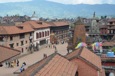 Nepal sahne: Antik durbar yürüyen turist square bhaktapur
