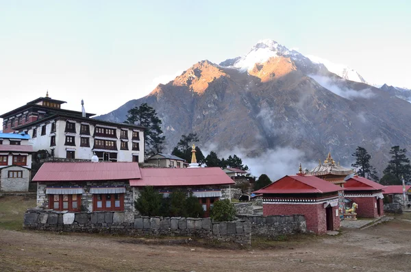 Nepal, mosteiro na aldeia de Tyanboche no Himalaia — Fotografia de Stock