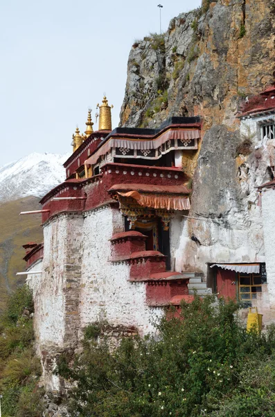 Tibet, schleppen verpa kloster in die höhlen nicht weit von lhasa — Stockfoto