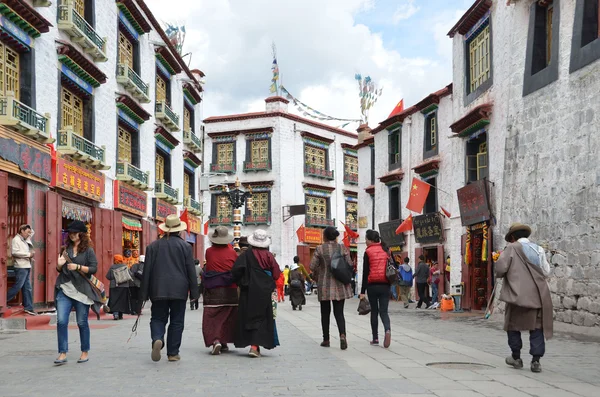 Barkhor starożytnej ulicy wokół świątyni jokhang w lhasa w Tybecie — Zdjęcie stockowe