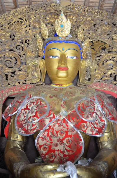 Tibet, Gyandze, bir Budist manastır 15. yüzyıldan Pelkor Chode, Buda heykeli — Stok fotoğraf