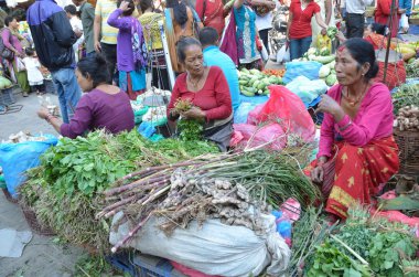 Nepal-Katmandu, sokakta ticaret.