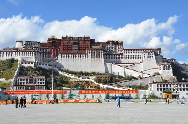 Tibet, the Potala Palace in Lhasa, the residence of Dalai Lamas — Stock Photo, Image