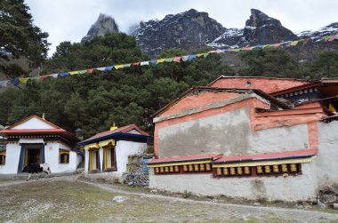 Nepal, Himalayalar, antik Manastırı'Yeti kafa derisi saklayan Khumjung Köyü