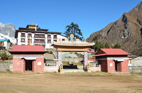 Nepal, el Himalaya, antiguo monasterio en Tyanboche . — Foto de Stock