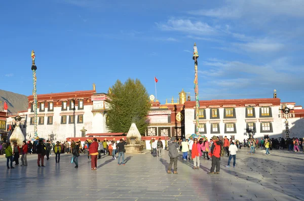 Tibet, lhasa, de eerste boeddhistische tempel in tibet, de jokhang — Stockfoto