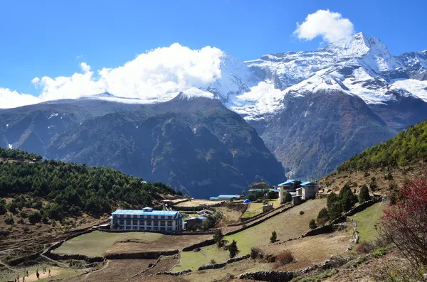 Nepal, de Himalaya, dorp namche Bazaar — Stockfoto