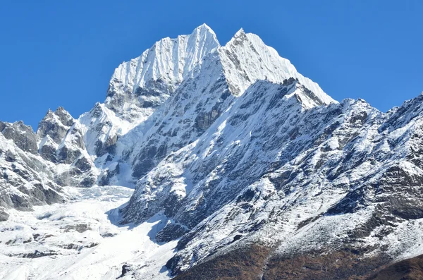 Nepal, Himalaje, widok na szczyt tamserku — Zdjęcie stockowe